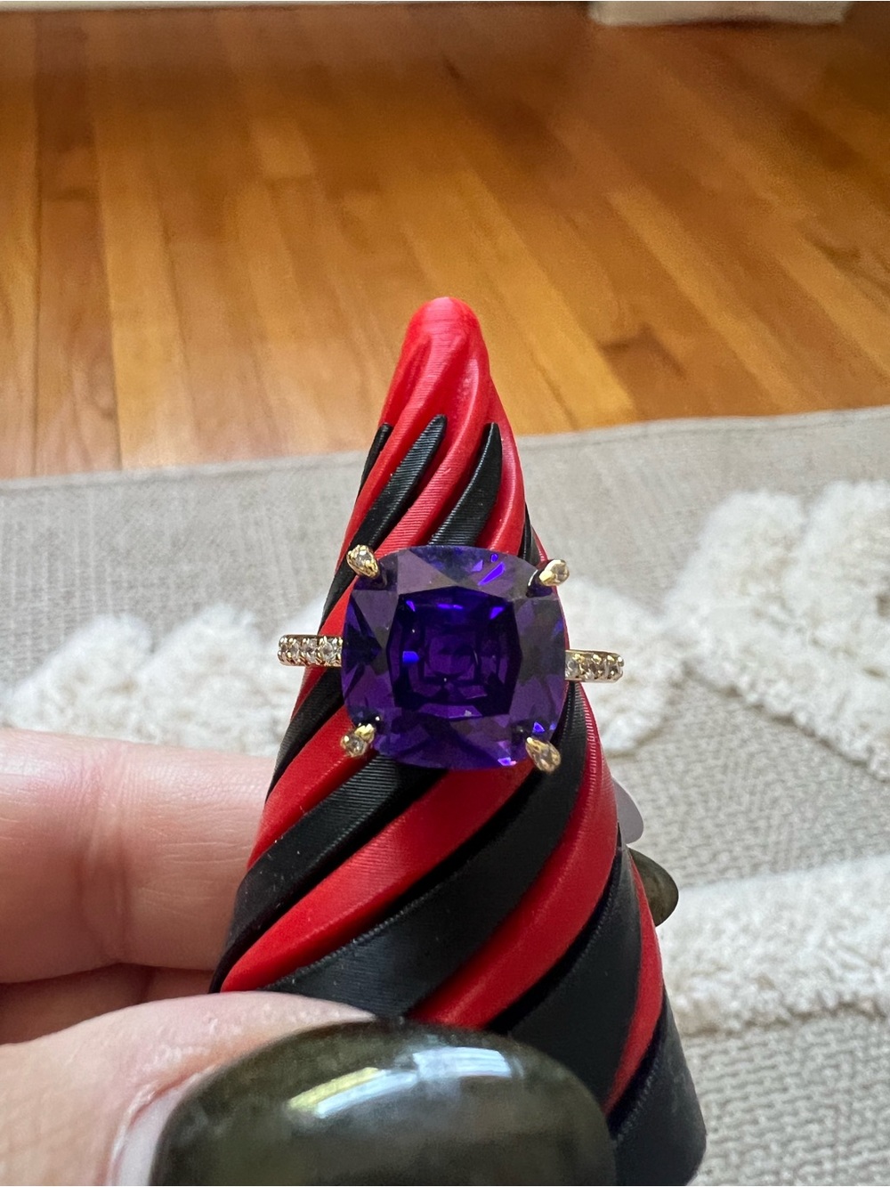 Bomb party rg64872 a universe of light size 10 new !